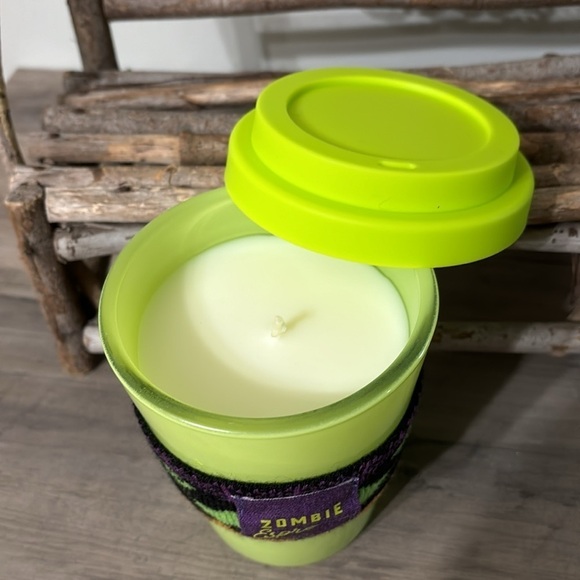 DW HOME CANDLE ZOMBIE EXPRESSO HALLOWEEN ELECTRIC GREEN RICHLY SCENTED NEW - Picture 5 of 10